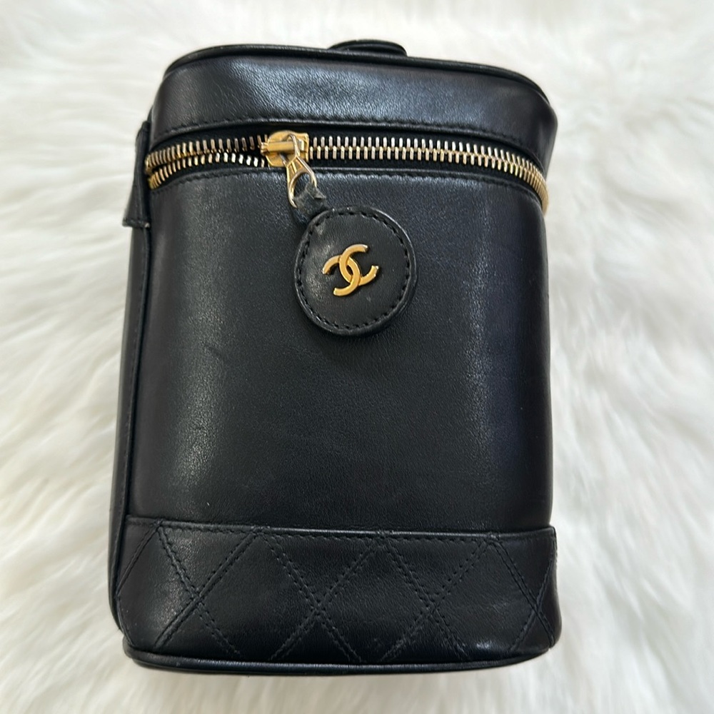 Chanel cosmetic case - Picture 2 of 16